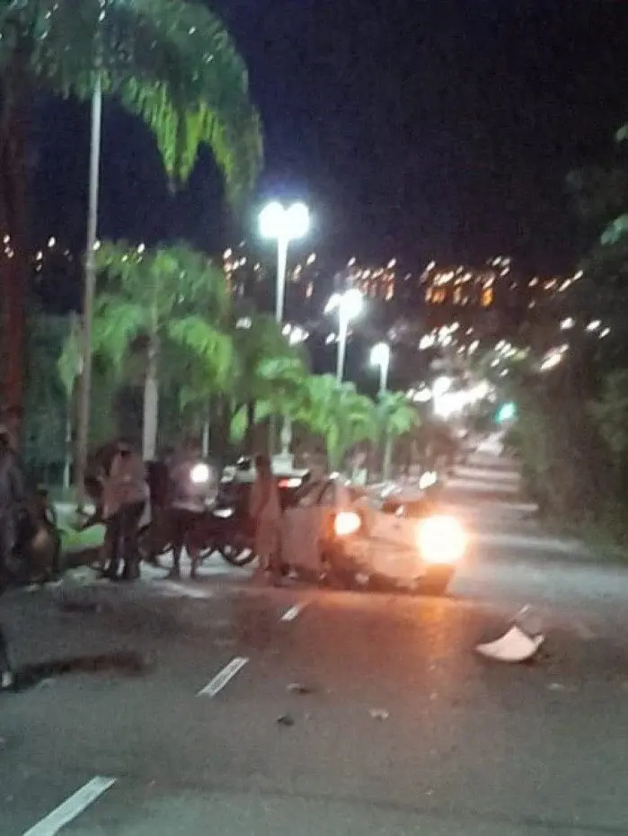 Fotos do acidente de carro em Niterói, três jovens morreram