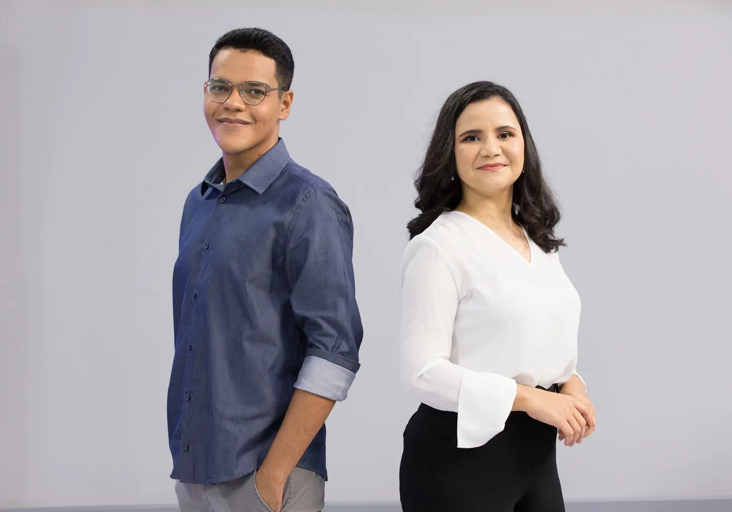 Apresentadores do PontoPoder, William Santos e Jéssica Welma