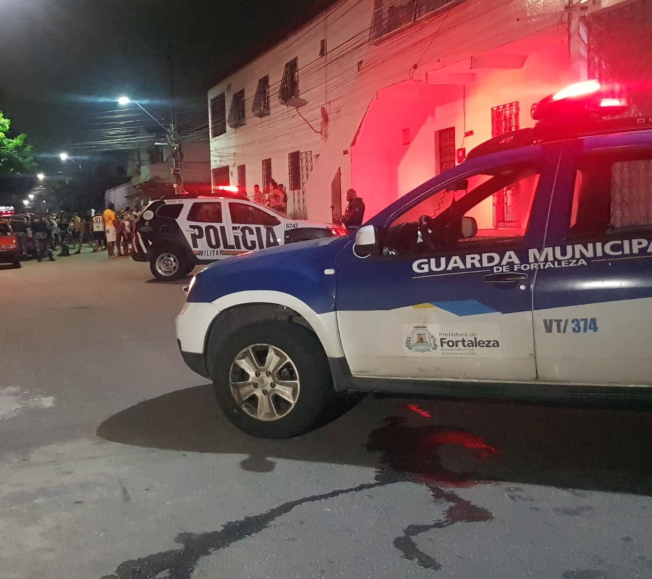 Cabeleireiro é morto a pauladas no Planalto Pici; suspeitos são namorado e amigo da vítima