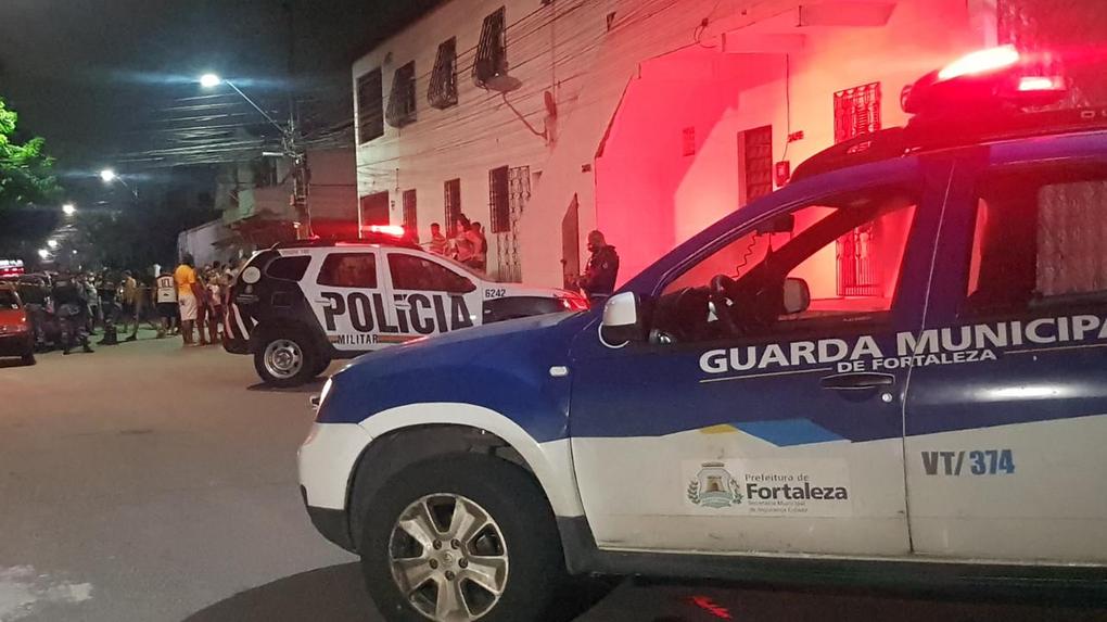 Cabeleireiro é morto a pauladas no Planalto Pici; suspeitos são namorado e amigo da vítima