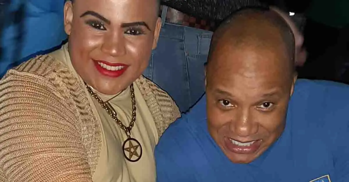 Foto de MC Maylon e Anderson do Molejo juntos