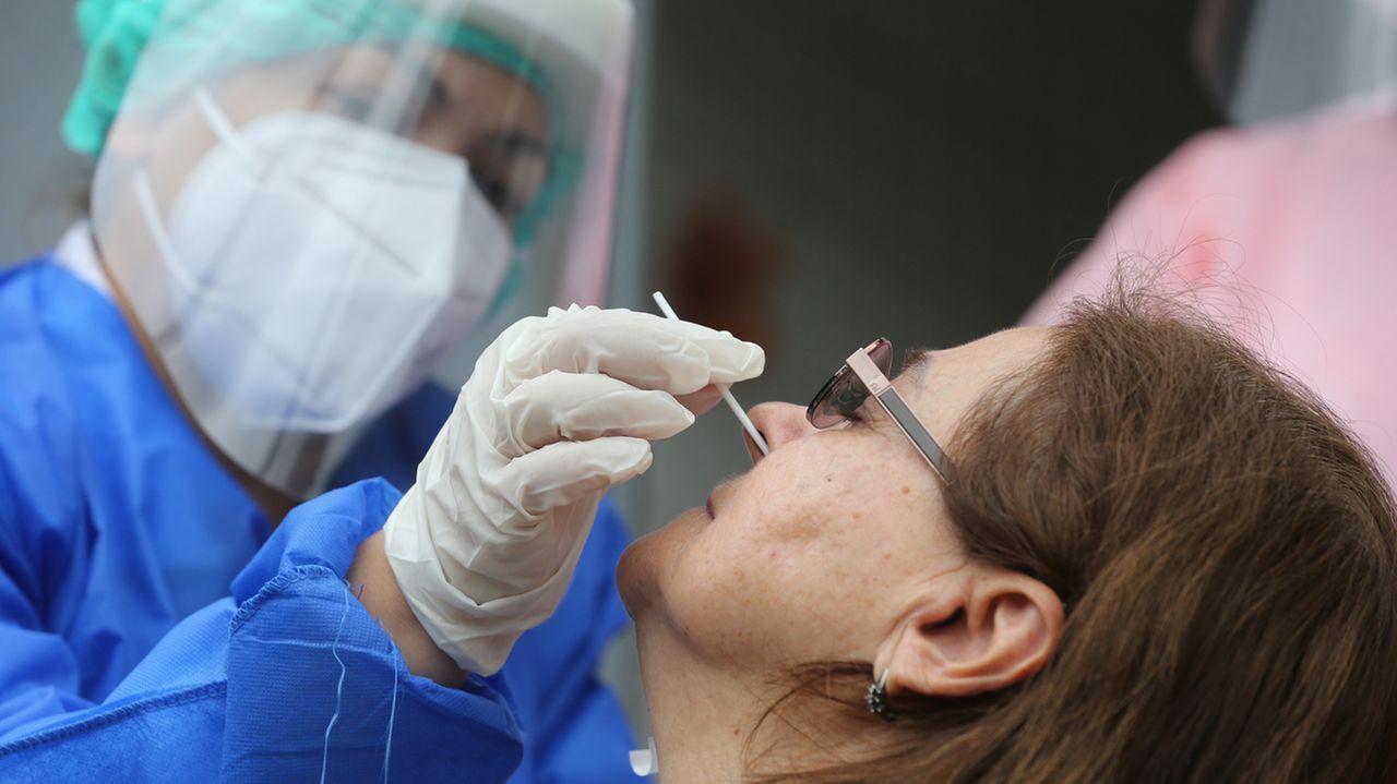 Pessoa realizando teste