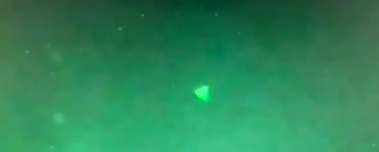 OVNI em formato de pirâmide na Califórnia