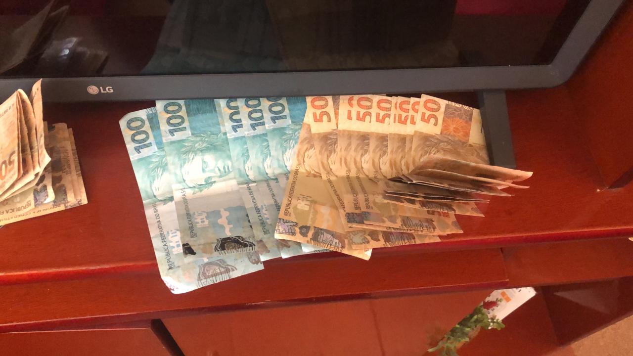 Cédulas apreendidas em Maringá durante operação da Polícia Federal
