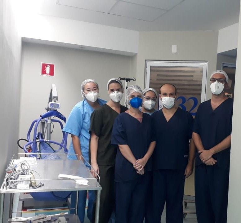 Esposa de Vicente Nery publicou foto de profissionais de saúde que cuidam de cearense