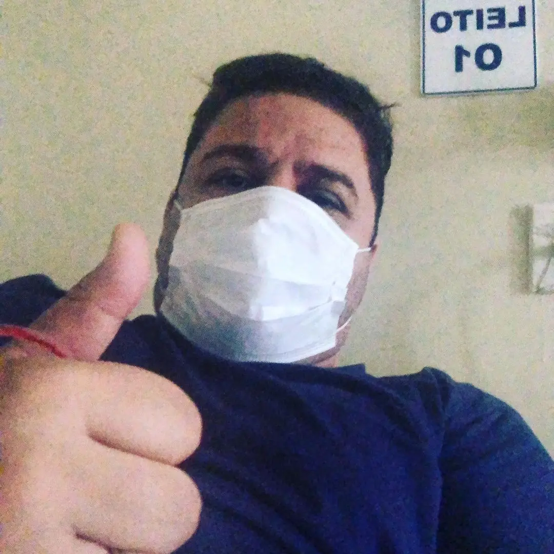 Fábio Carneirinho publicou foto em leito em uma rede social