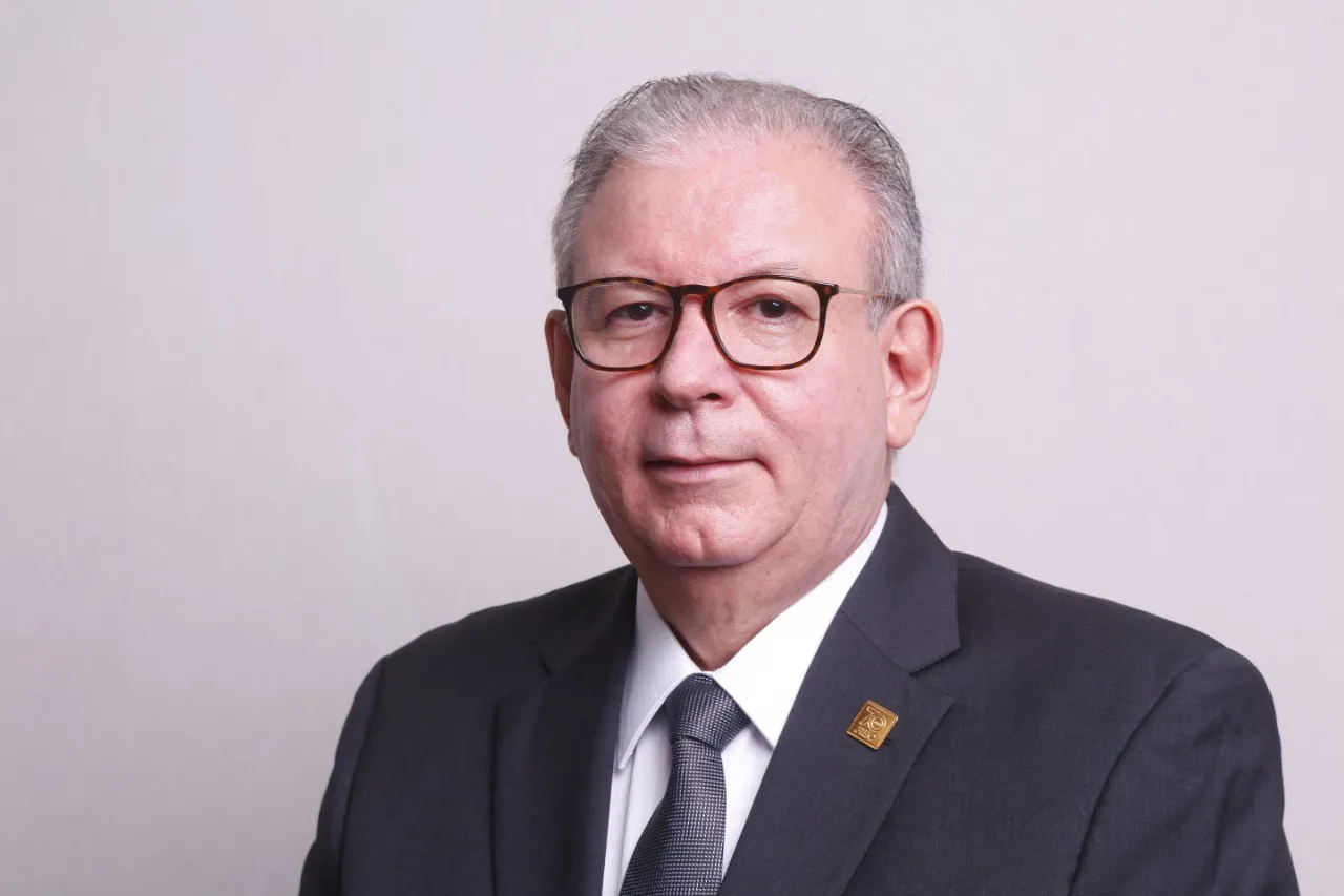 O autor do artigo Ricardo Cavalcante, Presidente da Fiec