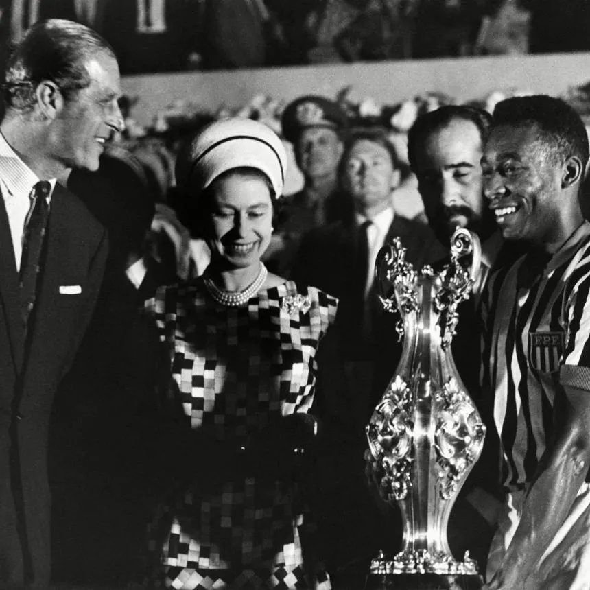 Pelé publicou foto no dia da morte do príncipe em memória do membro da família real