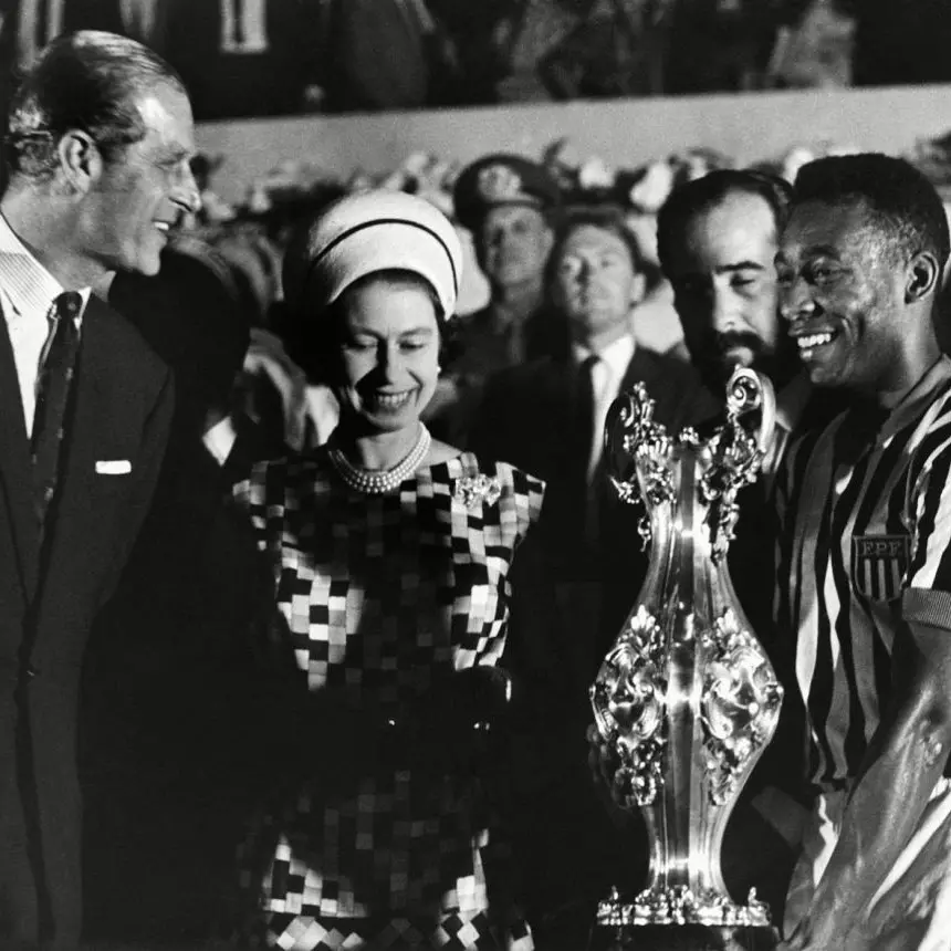 Pelé publicou foto no dia da morte do príncipe em memória do membro da família real