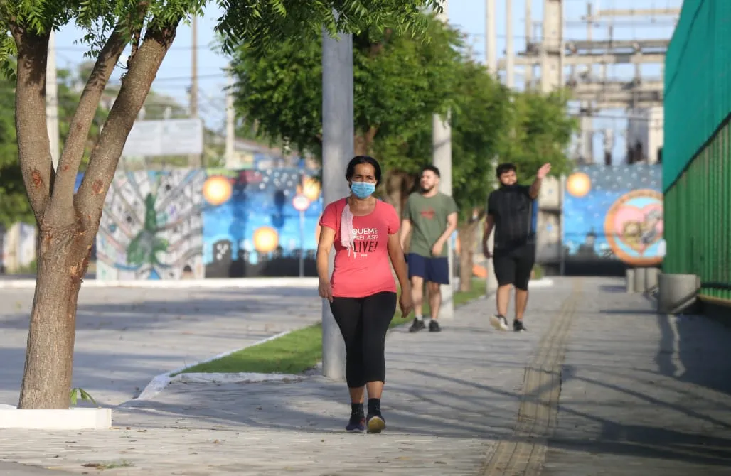 Em Messejana, na Praça Murilão, mais registros de descumprimento do decreto