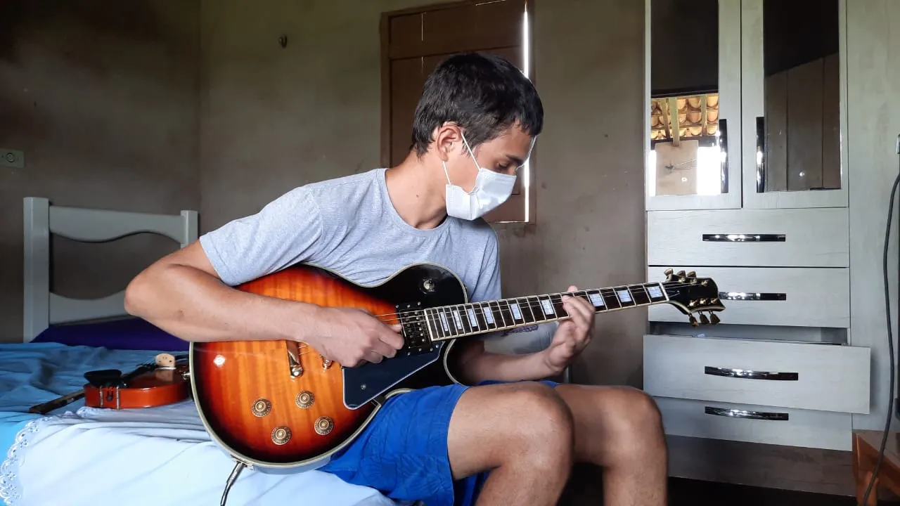 Wlisses Cândido aprendeu a tocar os instrumentos sozinho
