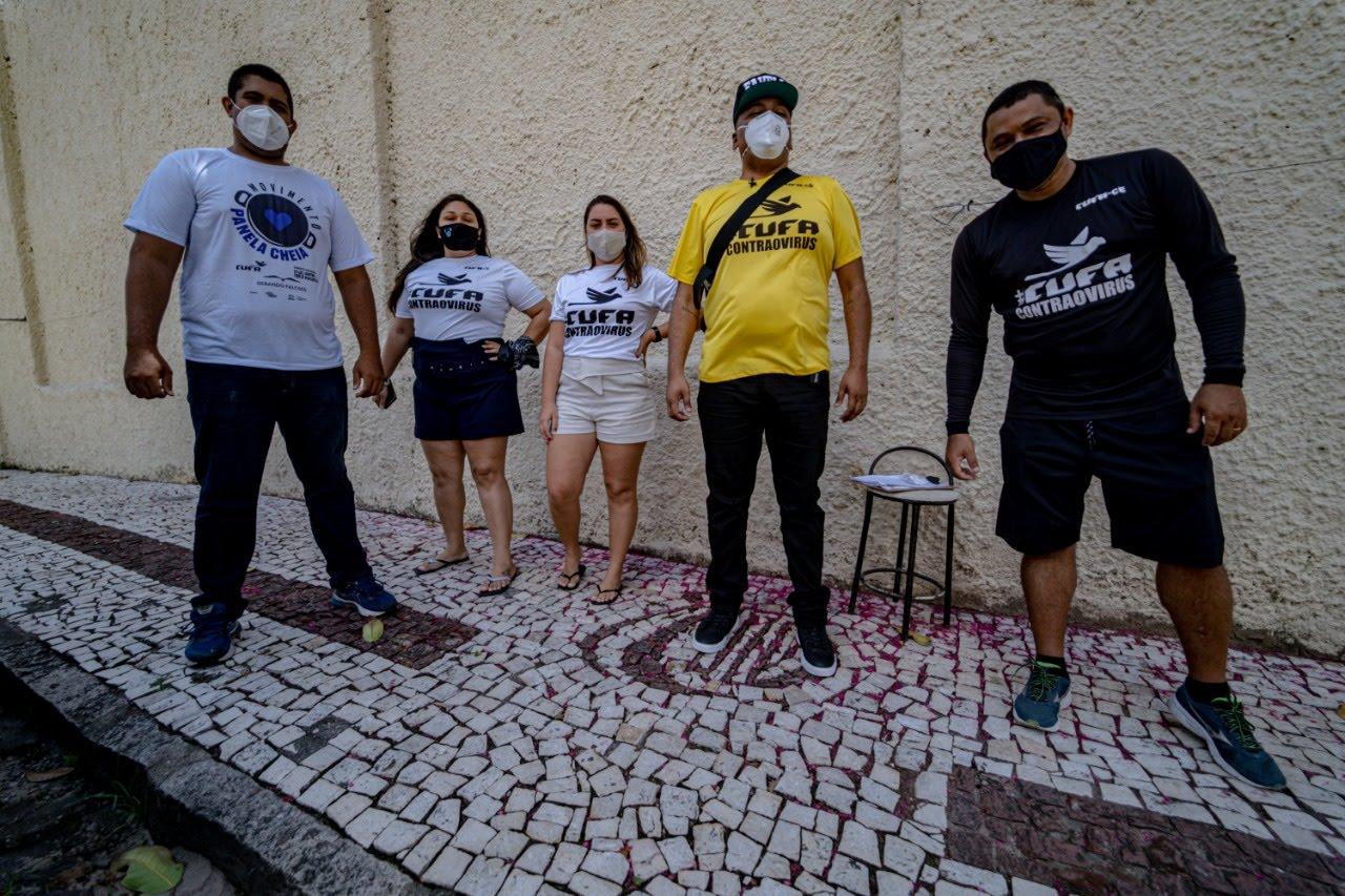 Representantes da Cufa durante ação social