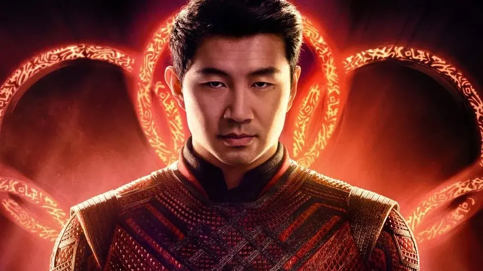 Ator chinês Simu Liu, caracterizado como Shang-Chi