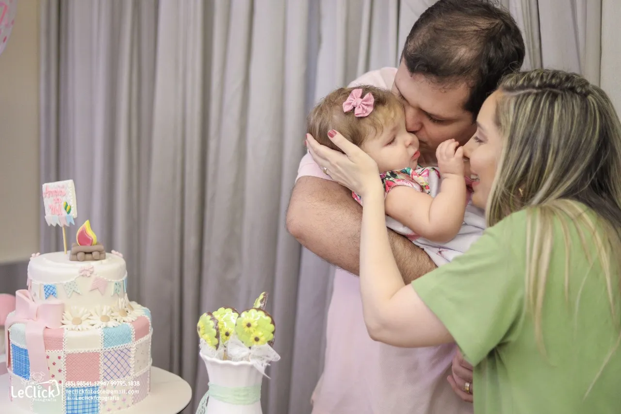 Marcela e Fabrício, seu marido, foram em inúmeros médicos para entender como melhorar o desenvolvimento de Melina