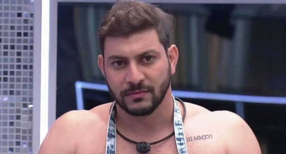 Foto de Caio, participante eliminado do BBB 21 nesta terça-feira (20)