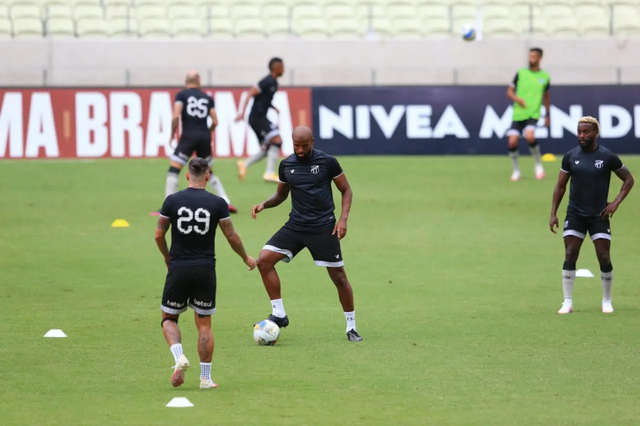 Ceará treinando no Castelão