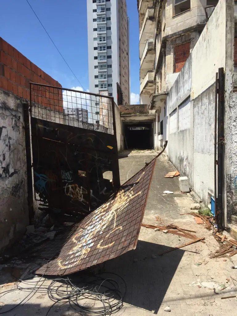 Imagens internas do Edifício São Pedro, na Praia de Iracema