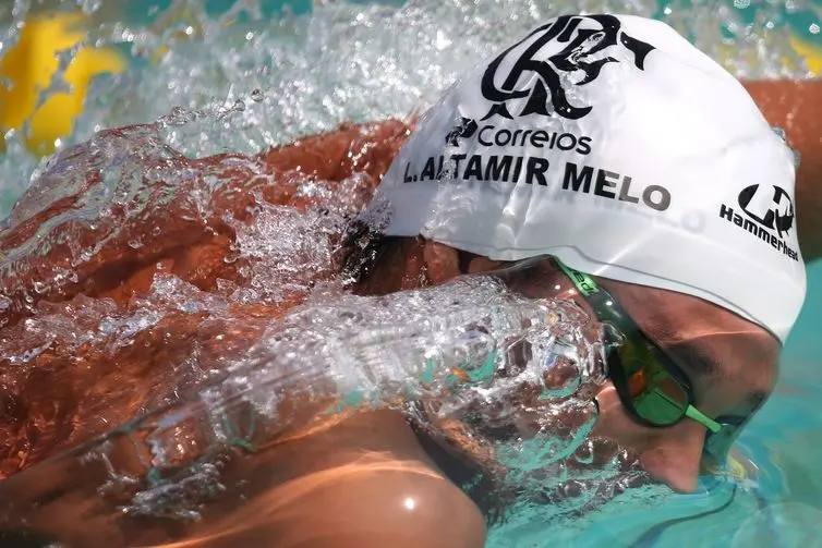 Nadador cearense Luiz Altamir em prova