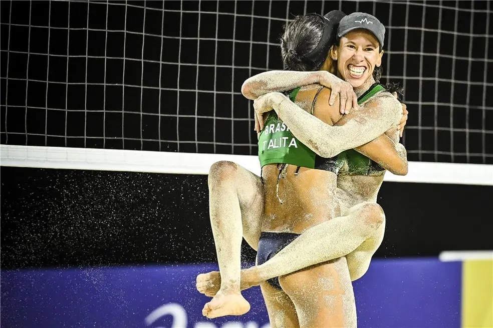 Imagem da notícia Talita e Taiana ficam com o título da primeira etapa do vôlei de praia no México