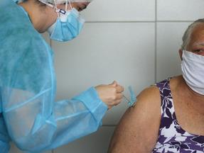 Até esta terça-feira (20), o Ceará aplicou a primeira dose de vacinas contra a Covid-19 em cerca de 1,2 milhão de pessoas.