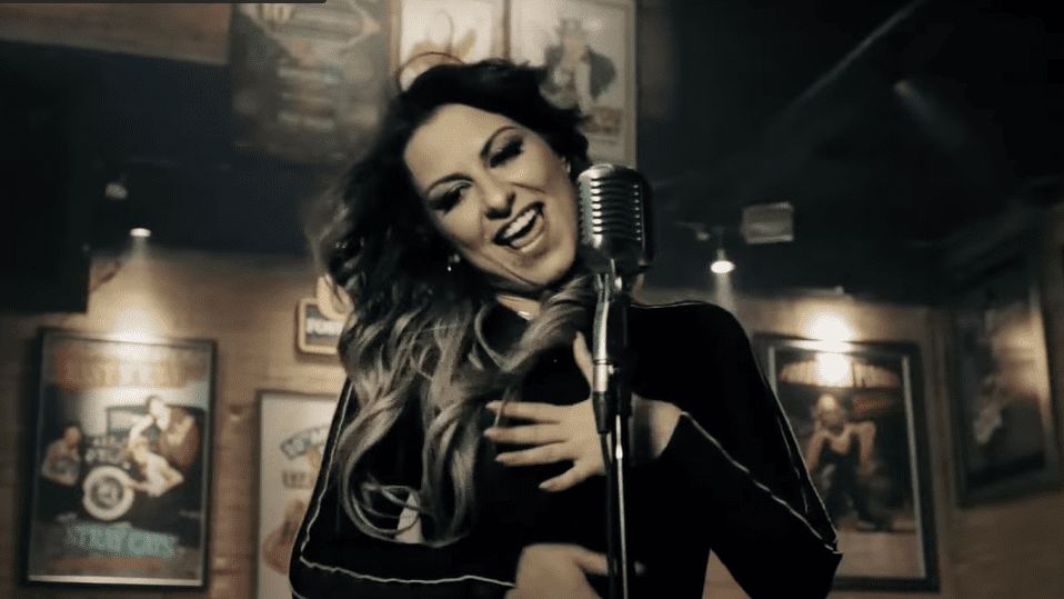 Cantora morta em Minas Gerais dividiu palco com Maiara e Maraisa e fez  sucesso com clipe no YouTube - É Hit - Diário do Nordeste