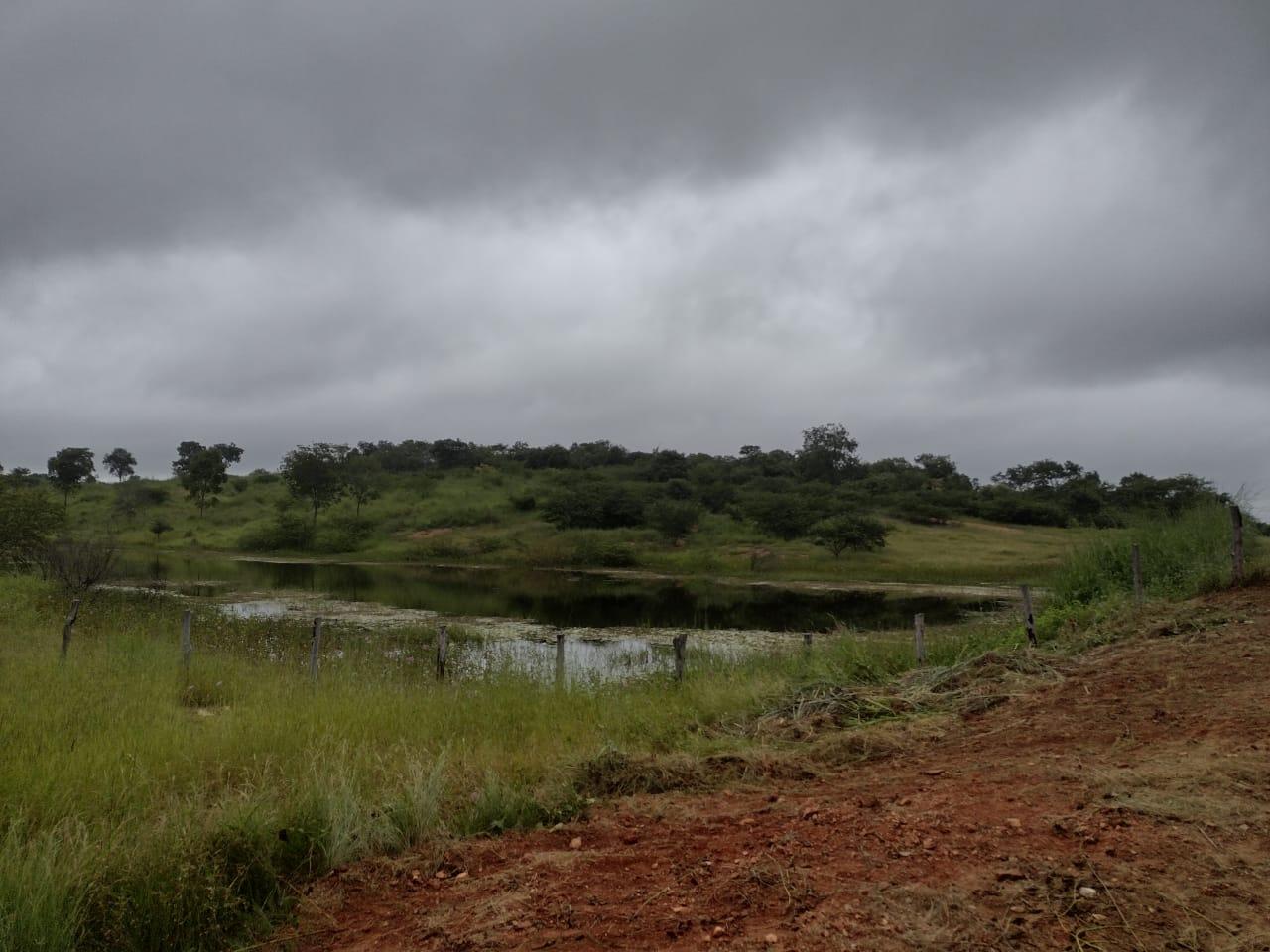 Céu nublado em Cariús