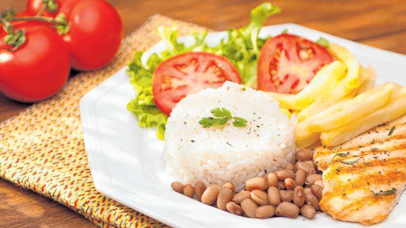 Menu básico com preço 'de luxo': itens como arroz, feijão e cebola sobem  até 131% e não devem dar trégua