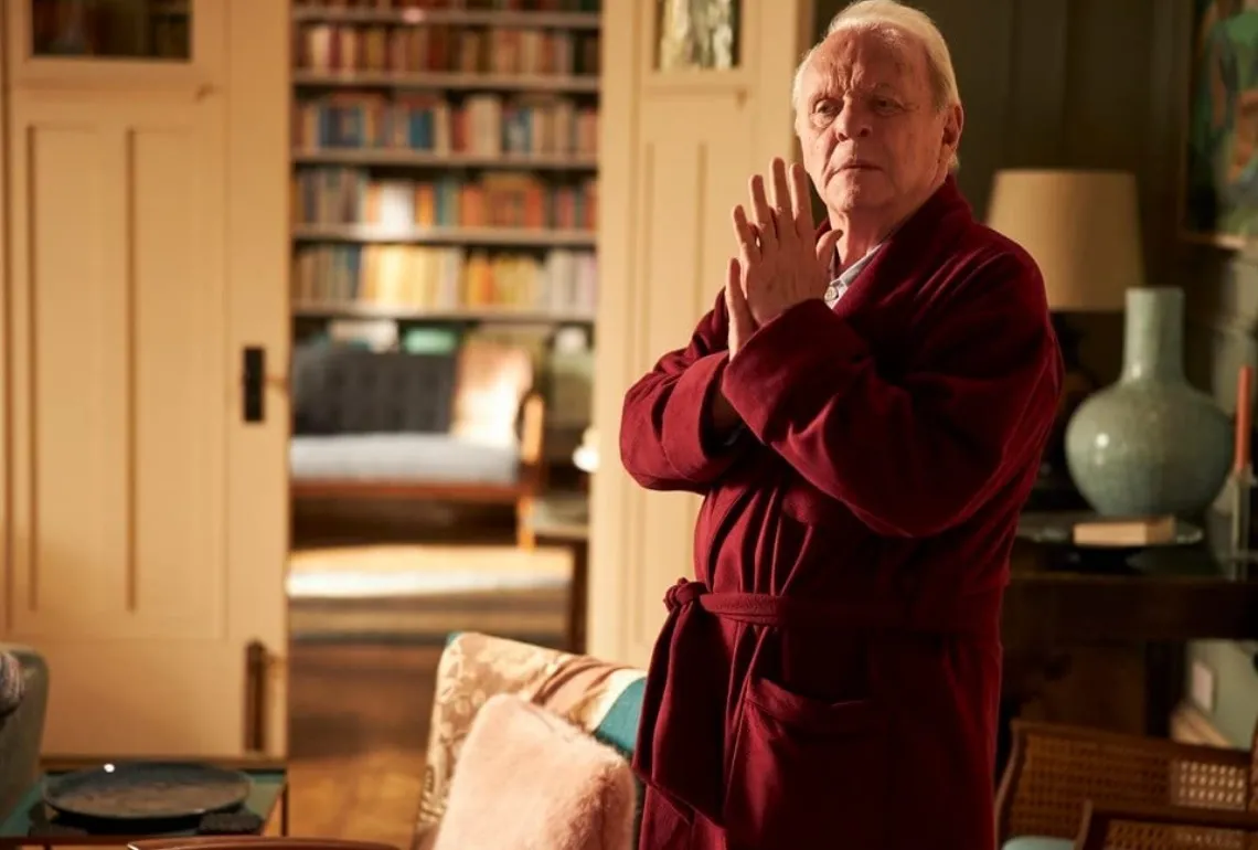 Roteiro de Christopher Hampton adapta peça teatral escrita por Florian Zeller. 