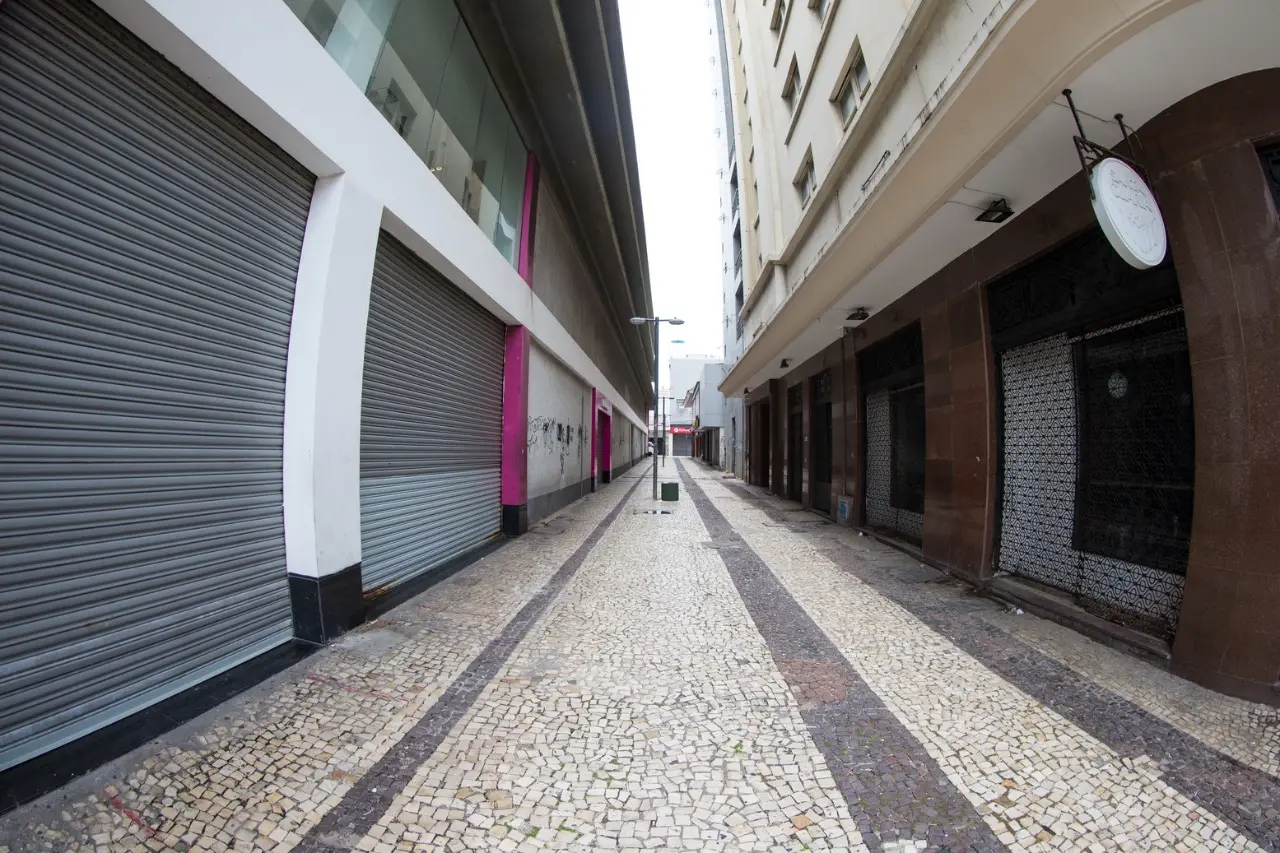 Lojas do Centro de Fortaleza fechadas em abril de 2021