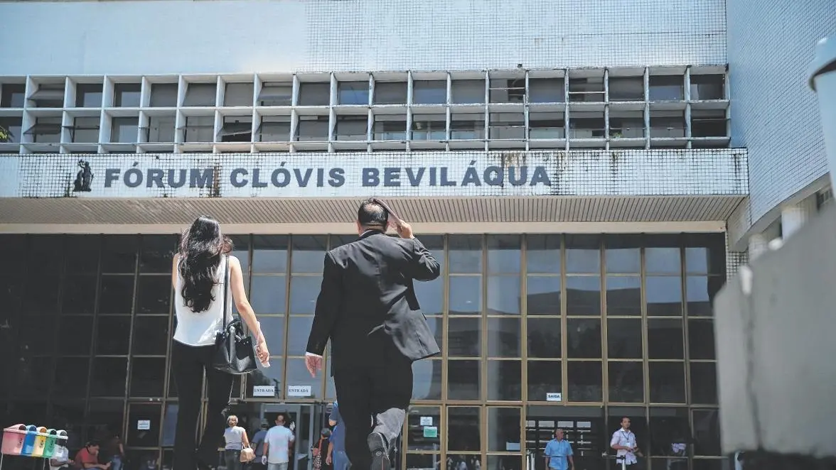 O juiz da 15ª Vara Cível de Fortaleza declinou da competência de julgar a Ação Civil Pública