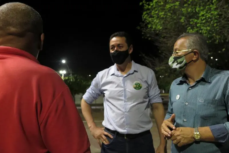 Glêdson Bezerra conversa com apoiadores