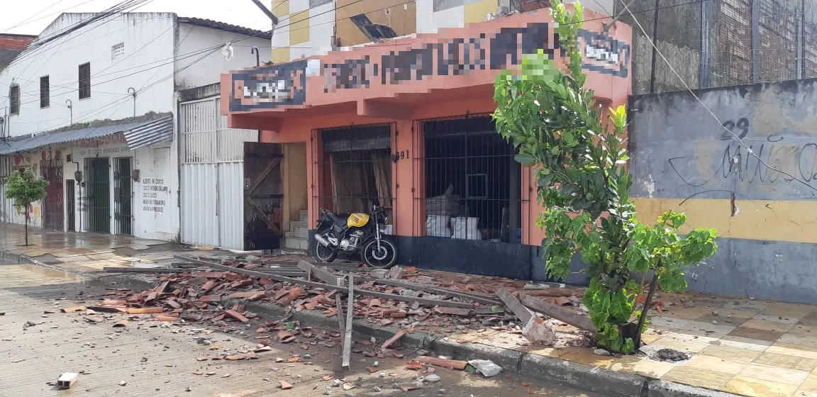 Um depósito de construções funciona no primeiro andar