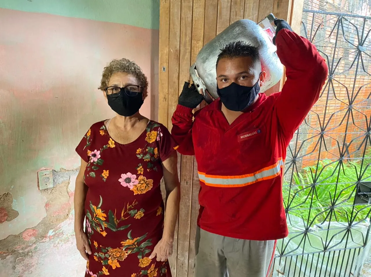 A dona de casa Ilca da Silva Campos foi uma das atendidas pela iniciativa. Segundo a moradora do bairro Jangurussu, o auxílio é de grande ajuda.