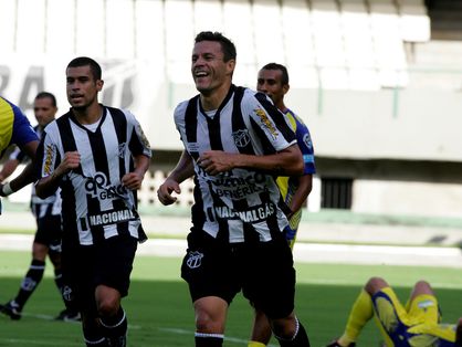 Michel comemorando gol pelo Ceará