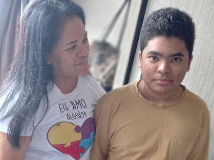 Francisco Miguel, 14, filho da Andrea, 40, tem transtorno do espectro do autismo. Ele estuda numa escola da rede pública de Fortaleza.