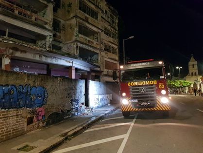 Viatura do Corpo de Bombeiros no Edifício São Pedro, onde foi registrado incêndio nesta terça-feira