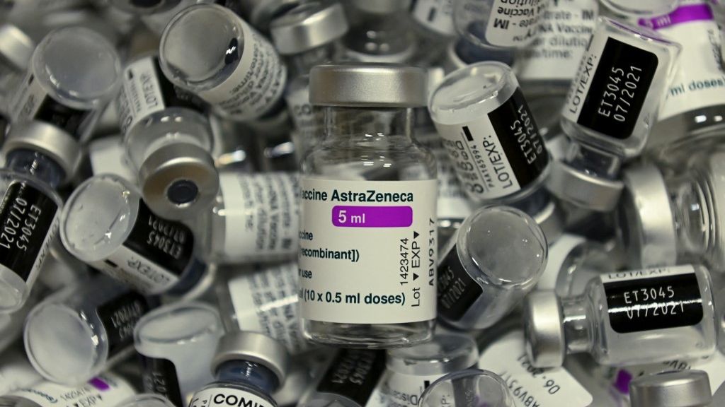 Dezenas de doses da vacina AstraZeneca/Oxford
