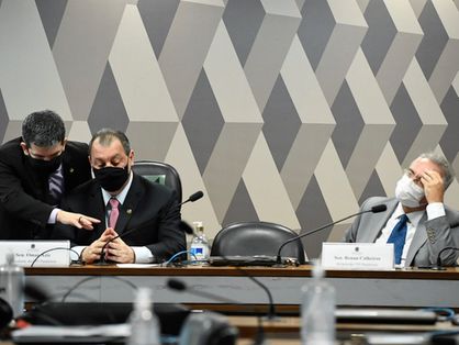 Da esquerda para a direita: vice-presidente da Covid-19 Randolfe Rodrigues (Rede-AP), presidente Omar Aziz (PSD-AM) e relator Renan Calheiros (MDB-AL)