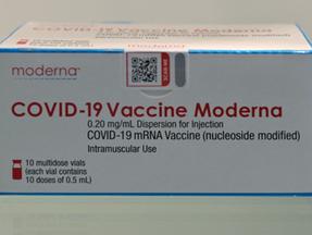 Caixa da vacina da Moderna, que recebeu a autorização da OMS