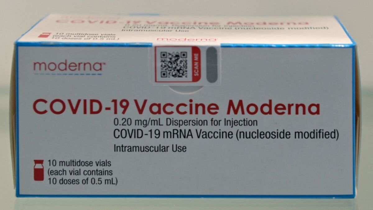 Caixa da vacina da Moderna, que recebeu a autorização da OMS