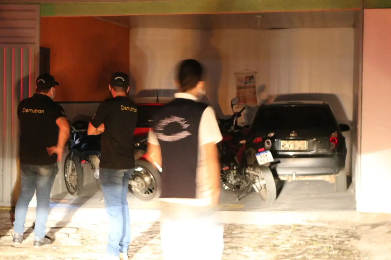 Polícia encerra festa em quartos de pousada, em Orós, no Ceará, e leva hóspedes pra delegacia