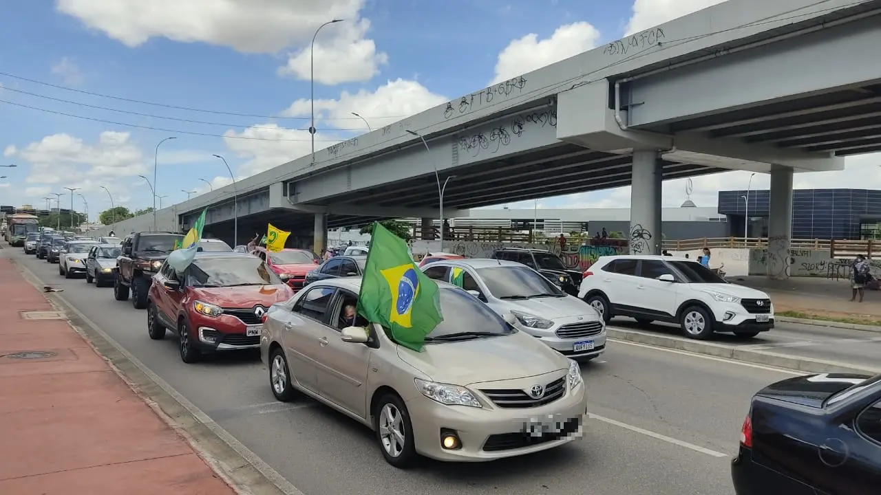 Carreata na BR-116 a favor do presidente Bolsonaro