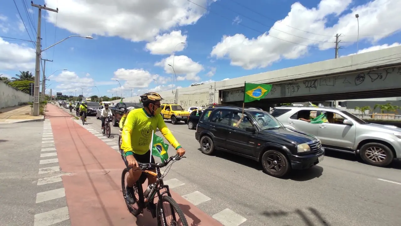 Carreata na BR-116 a favor do presidente Bolsonaro