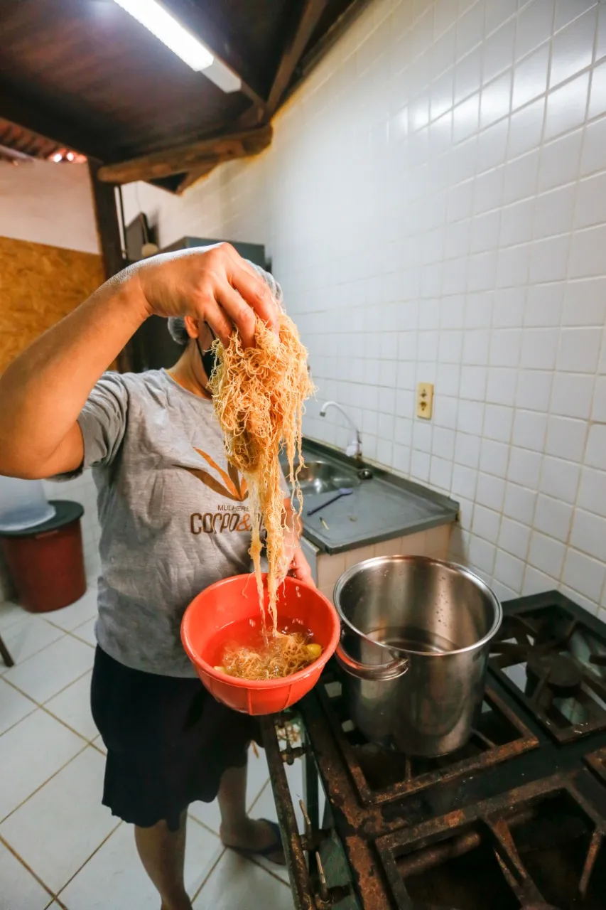 Processo de cozimento da alga para, posteriormente, ser produzido geleia