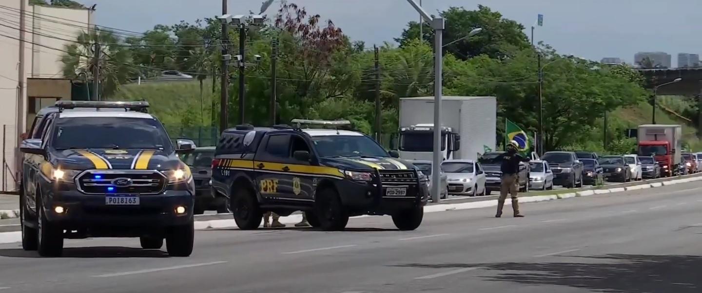 Após o registro dos TCOs e da realização das oitivas pelos delegados plantonistas, os conduzidos foram liberados