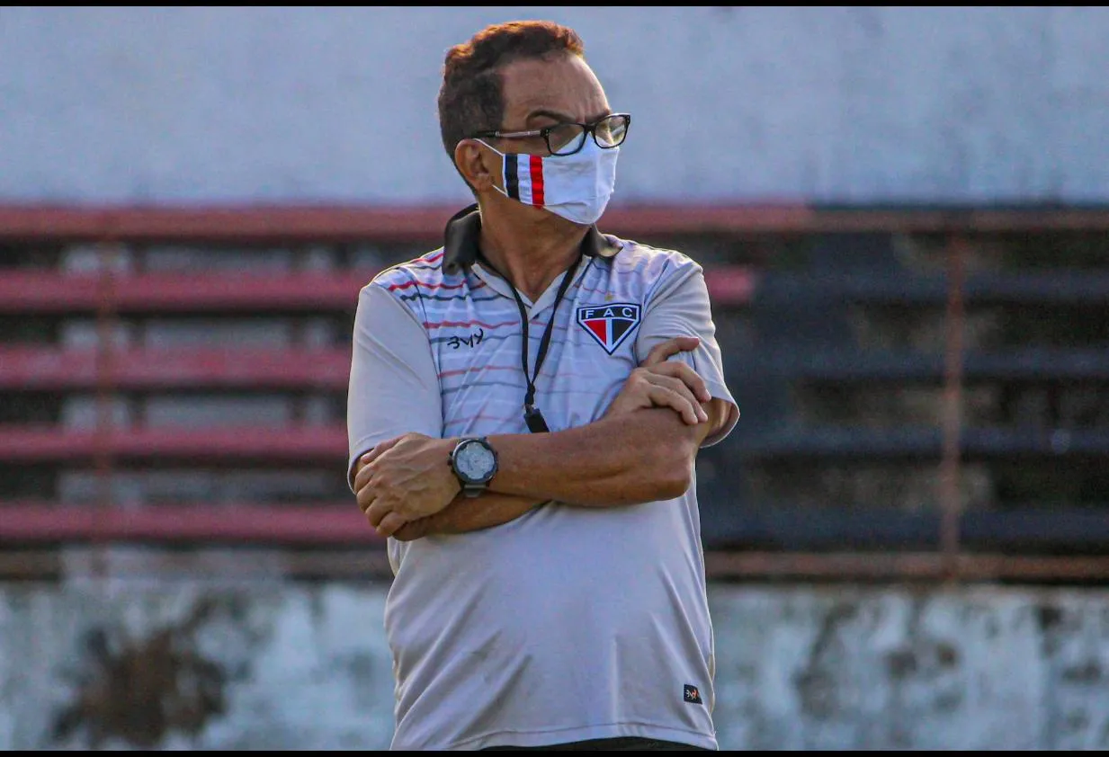 O técnico Francisco Diá faz um trabalho consistente no time coral