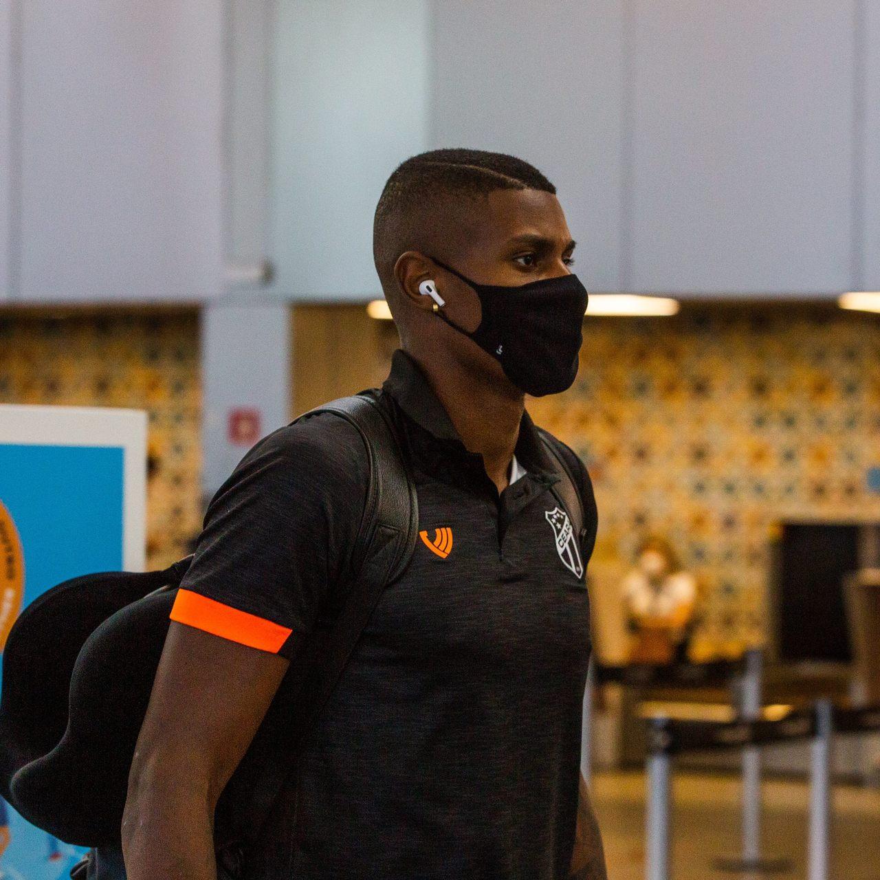 Delegação do Ceará em aeroporto