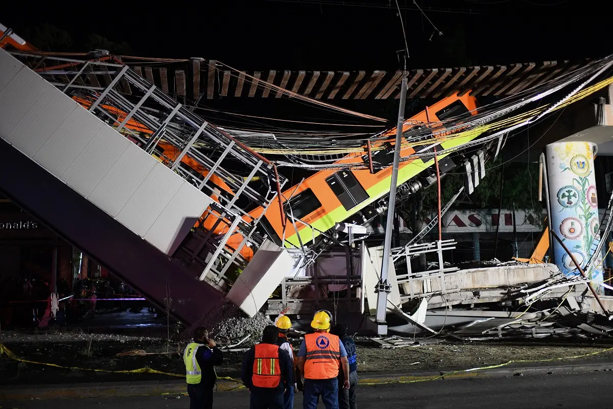 Desabamento de viaduto em metrô na Cidade do México deixa mortos e feridos.