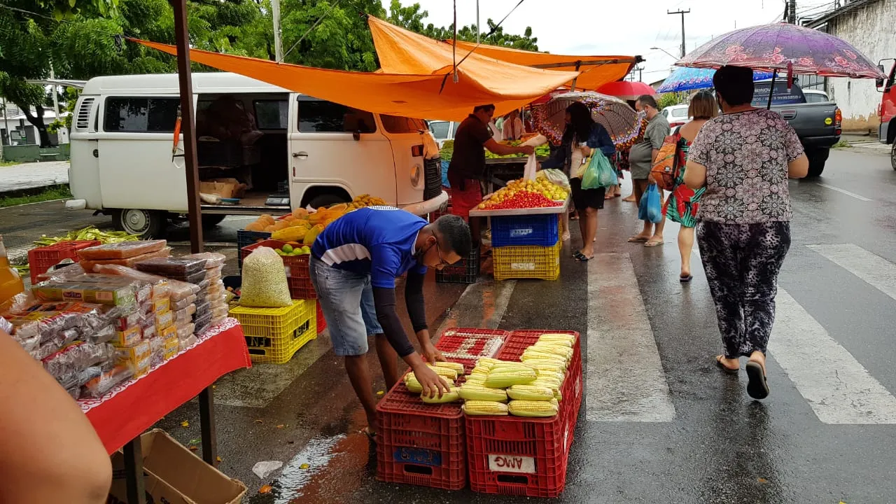 Feira na Praça do Polar