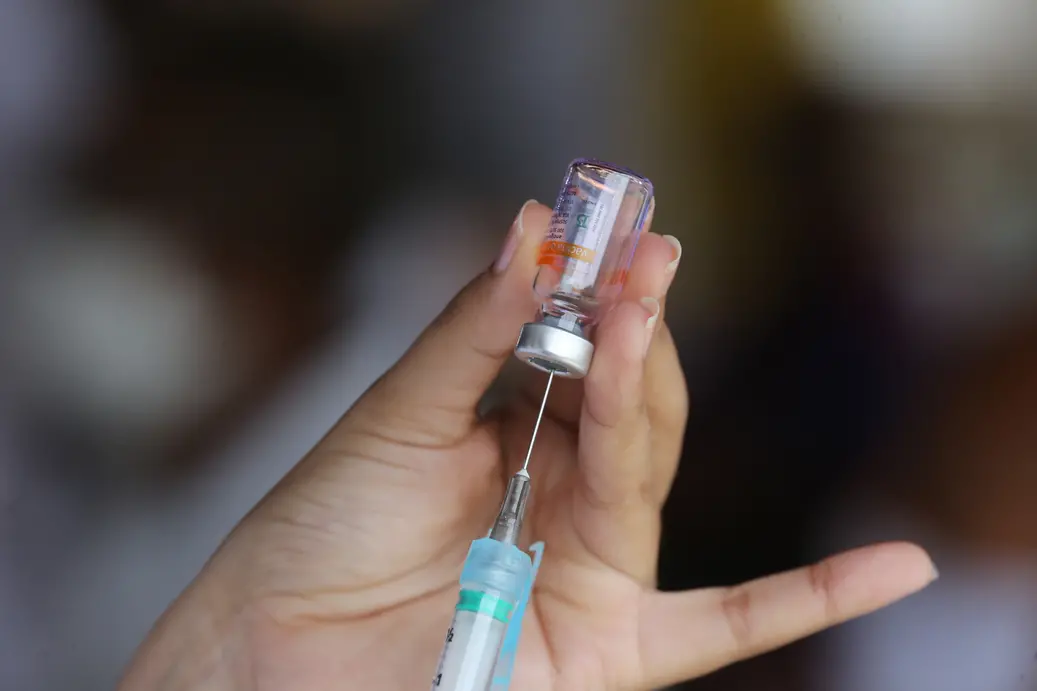 Este é um frasco de Coronavac